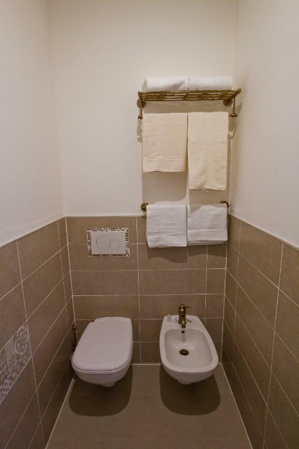 Golden Rooms Bed & Breakfast Триест Екстериор снимка