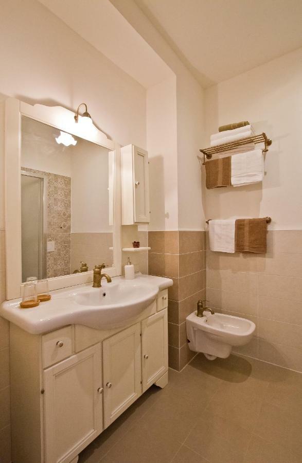 Golden Rooms Bed & Breakfast Триест Екстериор снимка