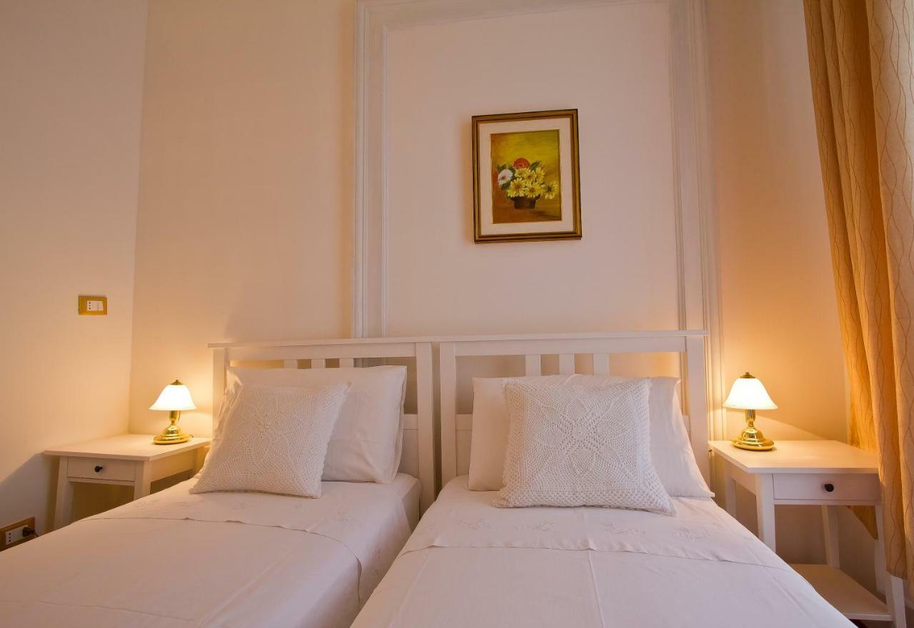 Golden Rooms Bed & Breakfast Триест Екстериор снимка