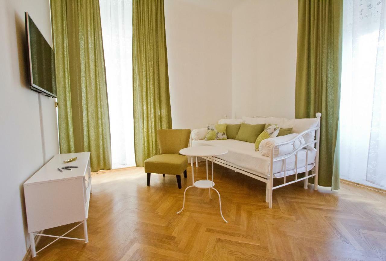 Golden Rooms Bed & Breakfast Триест Екстериор снимка