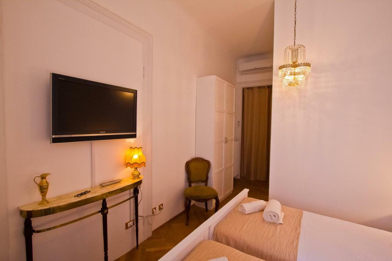 Golden Rooms Bed & Breakfast Триест Екстериор снимка