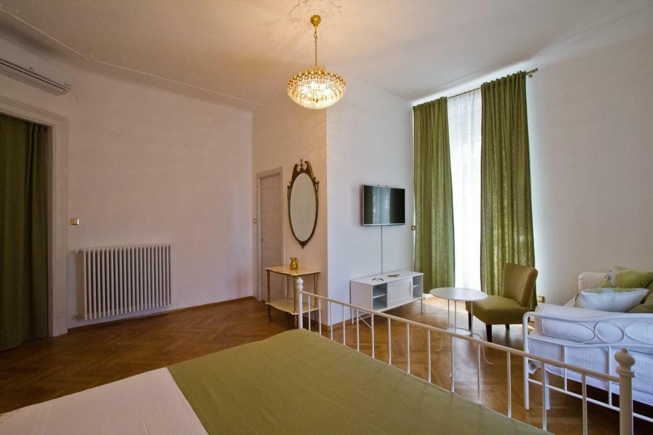 Golden Rooms Bed & Breakfast Триест Екстериор снимка